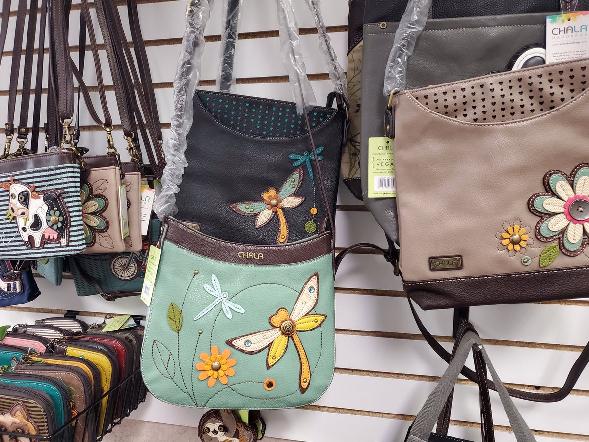 CrayonMelted's tweet photo. Stop in at 219 1st Ave S. in #Jamestownnd to find this beautiful bags! https://t.co/squIoB9pUJ