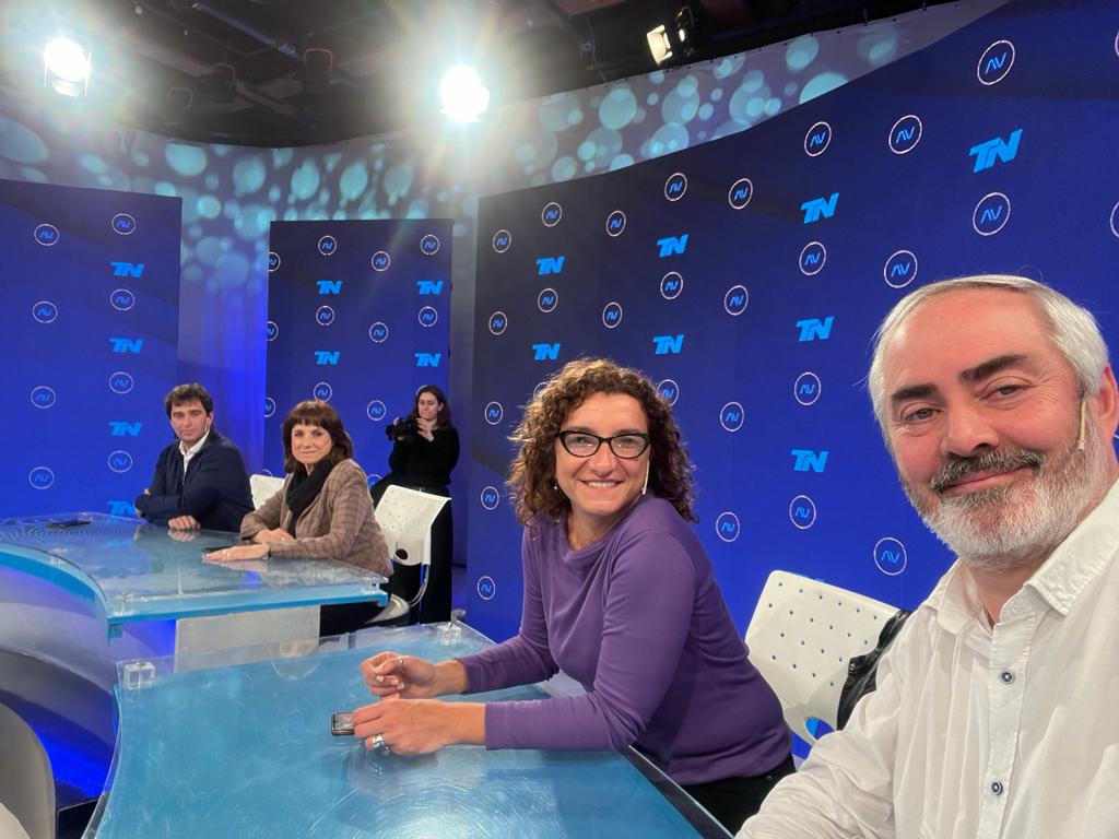 En minutos, en @adosvoces_tn junto a <a href="/Solanopo/">Gabriel Solano</a>, <a href="/vilma_ripoll/">Vilma Ripoll 💚</a> y <a href="/vaninabiasi/">Vanina Biasi</a> para participar del debate de presentación de candidaturas!

#ADosVoces