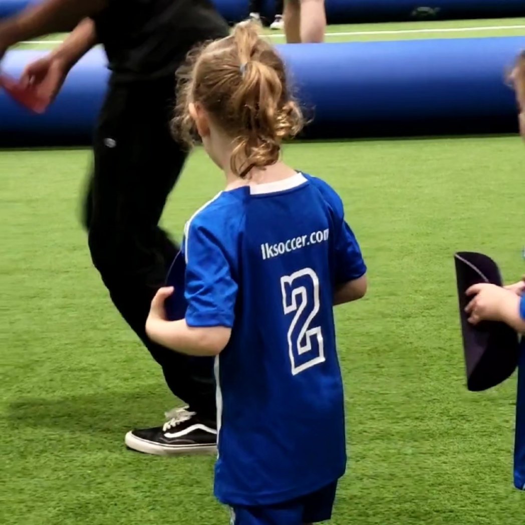 GoldnerLindsay's tweet photo. My daughter at her first soccer camp in a #2 jersery inspired by Mommy's favorite player - @KealiaOhai. Always a consummate professional on and off the pitch 👏💕 https://t.co/Za1zkEqx3M