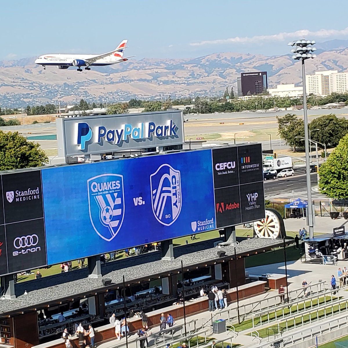 Ok, HERE we go again. County jail and government buildings at top right, plus the groovy British Airways flight from London landing across the street. Weeeeee.....
#SJvSTL #quakes74