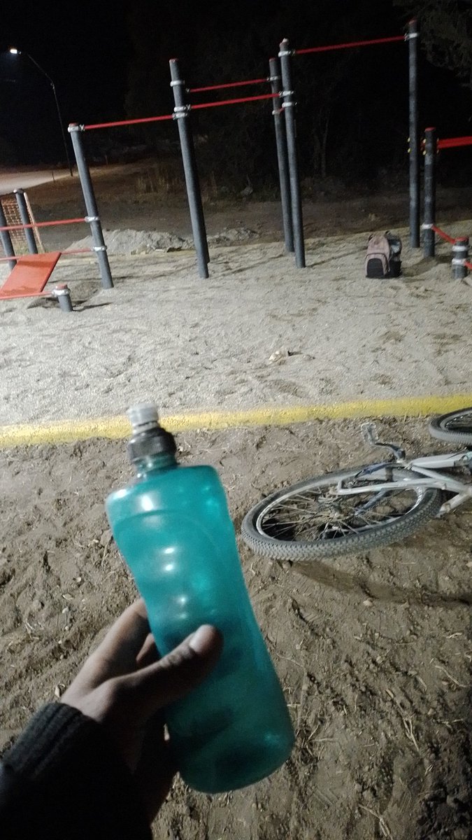 Tipo como cuando venis a hacer gim y te encontras una botella...