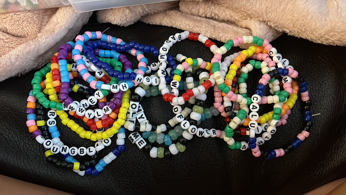 Making friendship bracelets for the Bristow, VA 5SOS show. What should I put on some of them? Is anyone else making them for the shows? 

#5sos #5sostheshow #5secondsofsummer #5sosconcert #friendshipbracelets #jiffylubelive