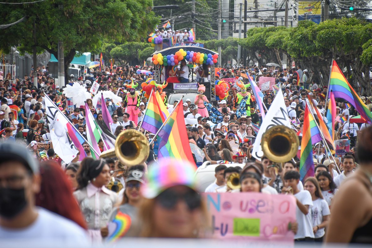 #MesdelOrgullo | Miles de personas se hicieron presentes este día en la Marcha del Orgullo en El Salvador.