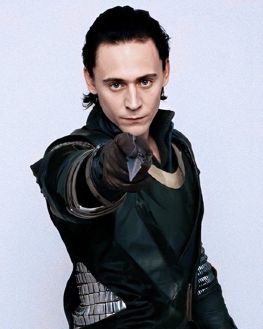 RT @CastMcu: Tom Hiddleston as Loki in Thor Production stills https://t.co/YpUes35E0D