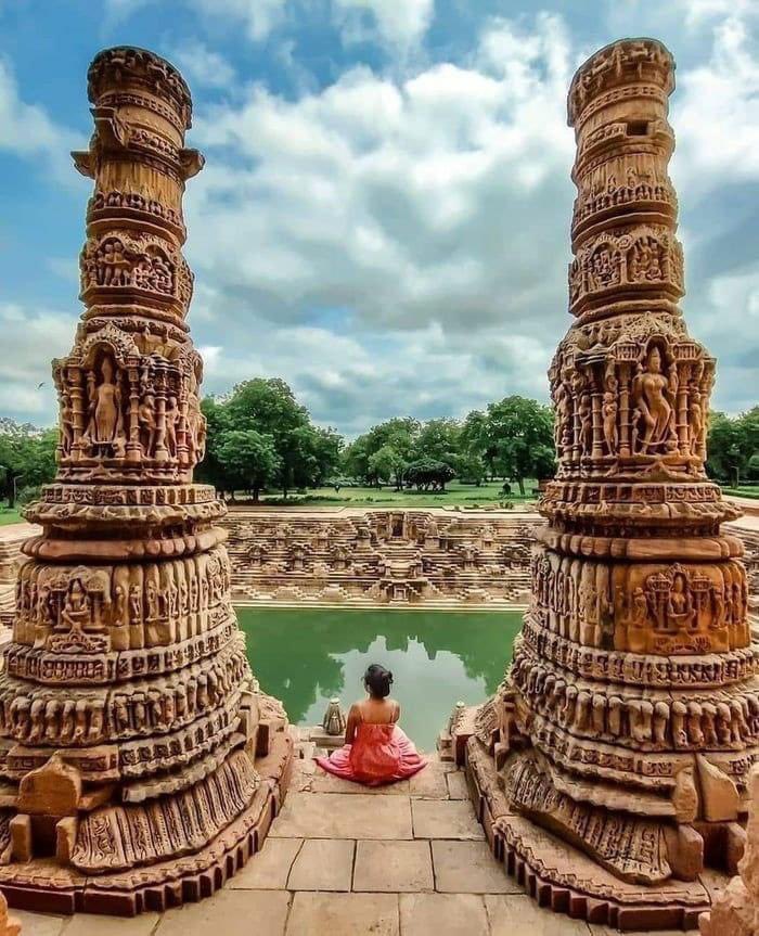 🇮🇳 Wonders of Bharat !
Amazing Ancient architecture !
Intricate carvings &  sculptures at Sun Temple Modhera in Gujarat 🚩

Year : 11th Century
King: Bhima I , Chaulukya dynasty

#DekhoApnaDesh