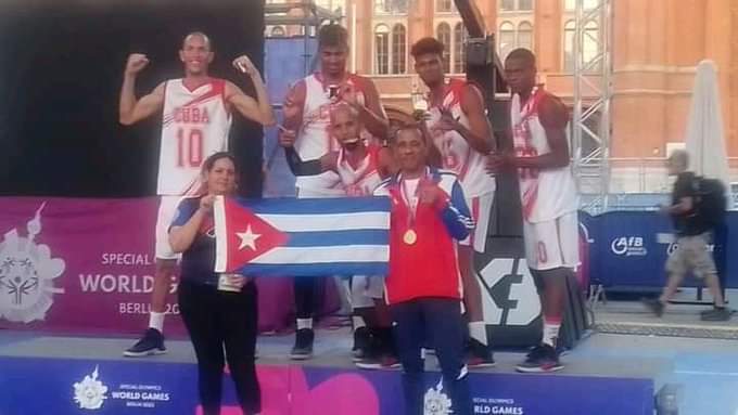 ChaguitoRebelde's tweet image. OTRO NOTICIÓN PARA CUBA EN  LA OLIMPIADA ESPECIAL  

Equipo de Baloncesto 3x3 de #Cuba obtiene medalla de Oro en el mundial de #Berlin2023 de Olimpiadas Especiales. Felicidades!! Desde el @InderCuba y el  @Mined.
#SantiagodeCuba