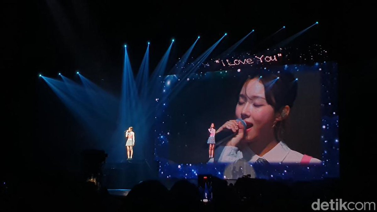 Winter's <Lips> stage during aespa ‘SYNK : Hyper Line’ in Jakarta 📸🤍