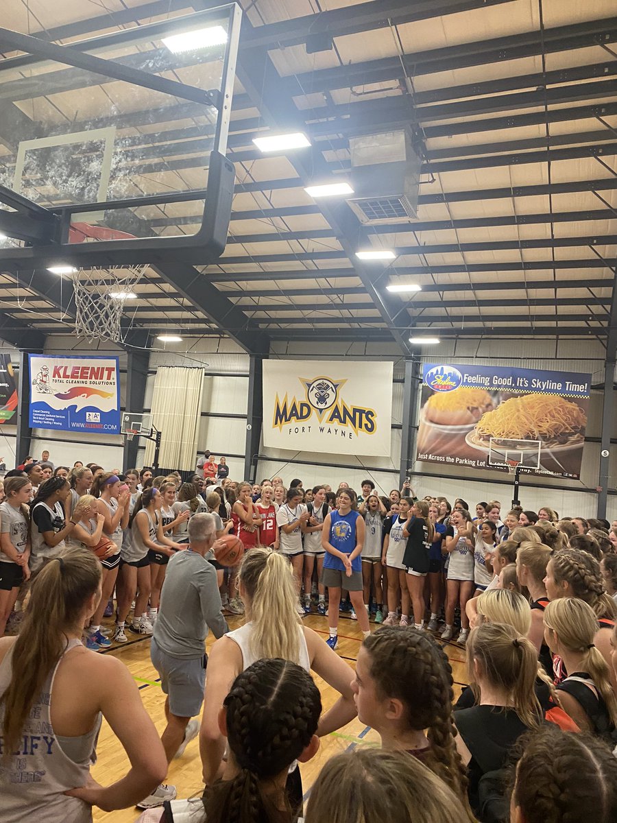 flierhoops's tweet photo. Day two has been completed. The girls have risen to the task and accumulated some tough victories today and are continuing to show growth in more ways than one 💪 Today was another step in the right direction 🏀 Last day of D1 camp tomorrow morning with our final tournament 😎 https://t.co/0TgTTTn2RD