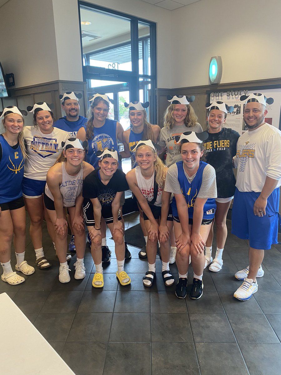 flierhoops's tweet photo. Day two has been completed. The girls have risen to the task and accumulated some tough victories today and are continuing to show growth in more ways than one 💪 Today was another step in the right direction 🏀 Last day of D1 camp tomorrow morning with our final tournament 😎 https://t.co/0TgTTTn2RD