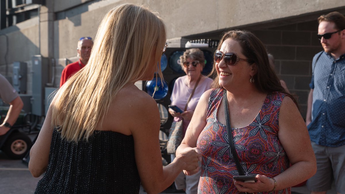 Aurora_Health's tweet photo. Annette, an Aurora Health Care patient, lost her hearing completely due to an autoimmune disease called granulomatosis with polyangiitis. Tonight, she got to meet Sheryl Crow thanks to our partnership with @Summerfest! 🎵

“I’ll never give up on music,” says Annette. “Never.” https://t.co/S0reMGPW6V