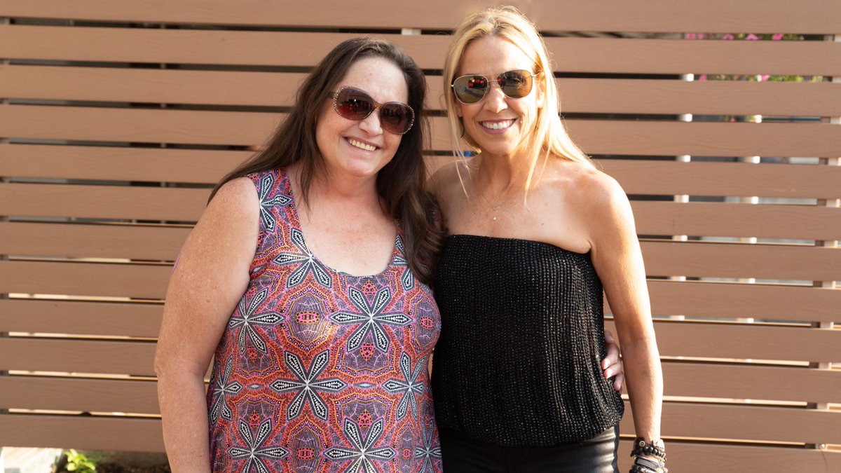 Aurora_Health's tweet photo. Annette, an Aurora Health Care patient, lost her hearing completely due to an autoimmune disease called granulomatosis with polyangiitis. Tonight, she got to meet Sheryl Crow thanks to our partnership with @Summerfest! 🎵

“I’ll never give up on music,” says Annette. “Never.” https://t.co/S0reMGPW6V