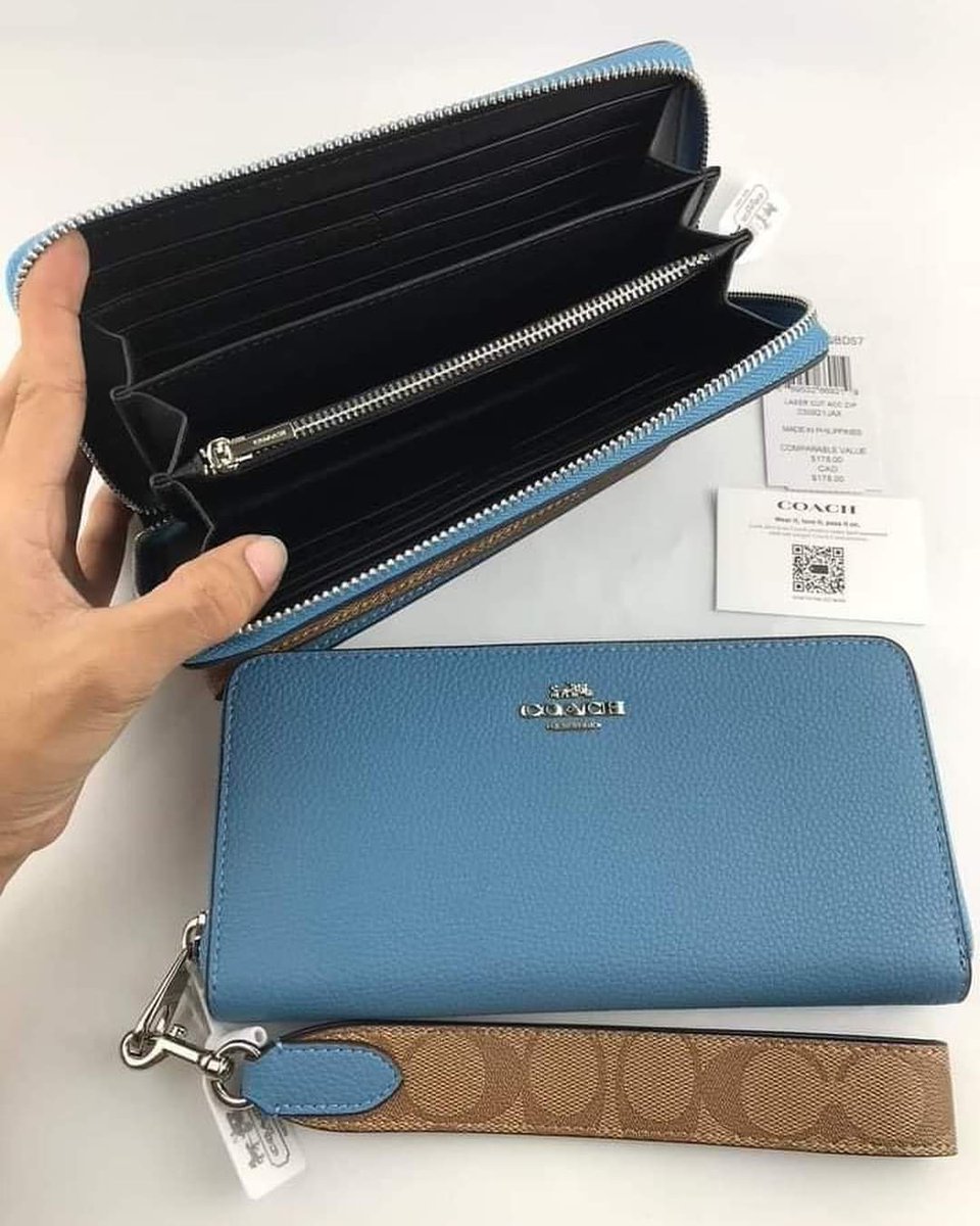 Catalogo360's tweet photo. C O A C H  🌟 Long Wallet w/ Thick Strap
• Size : 7 1/2" (L) x 4" (H) x 1" (W)
• Includes :  Tag , CareCard , Receipt ,Dustbag &amp; Paperbag

Lowest price ever! Send us message today📩

#legitseller #onlinestore #onlineshopping #FYP #bagseller #OnlineShop https://t.co/FOaHFHOXGh