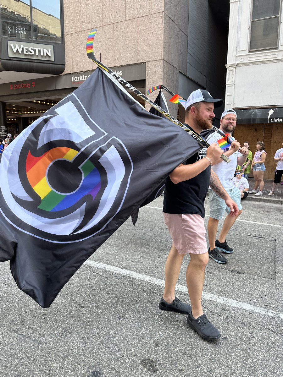 CincyCyclones's tweet photo. Hockey is for everyone! 

Happy Pride Cincinnati 🏳️‍🌈 https://t.co/Rh7EX37lR8