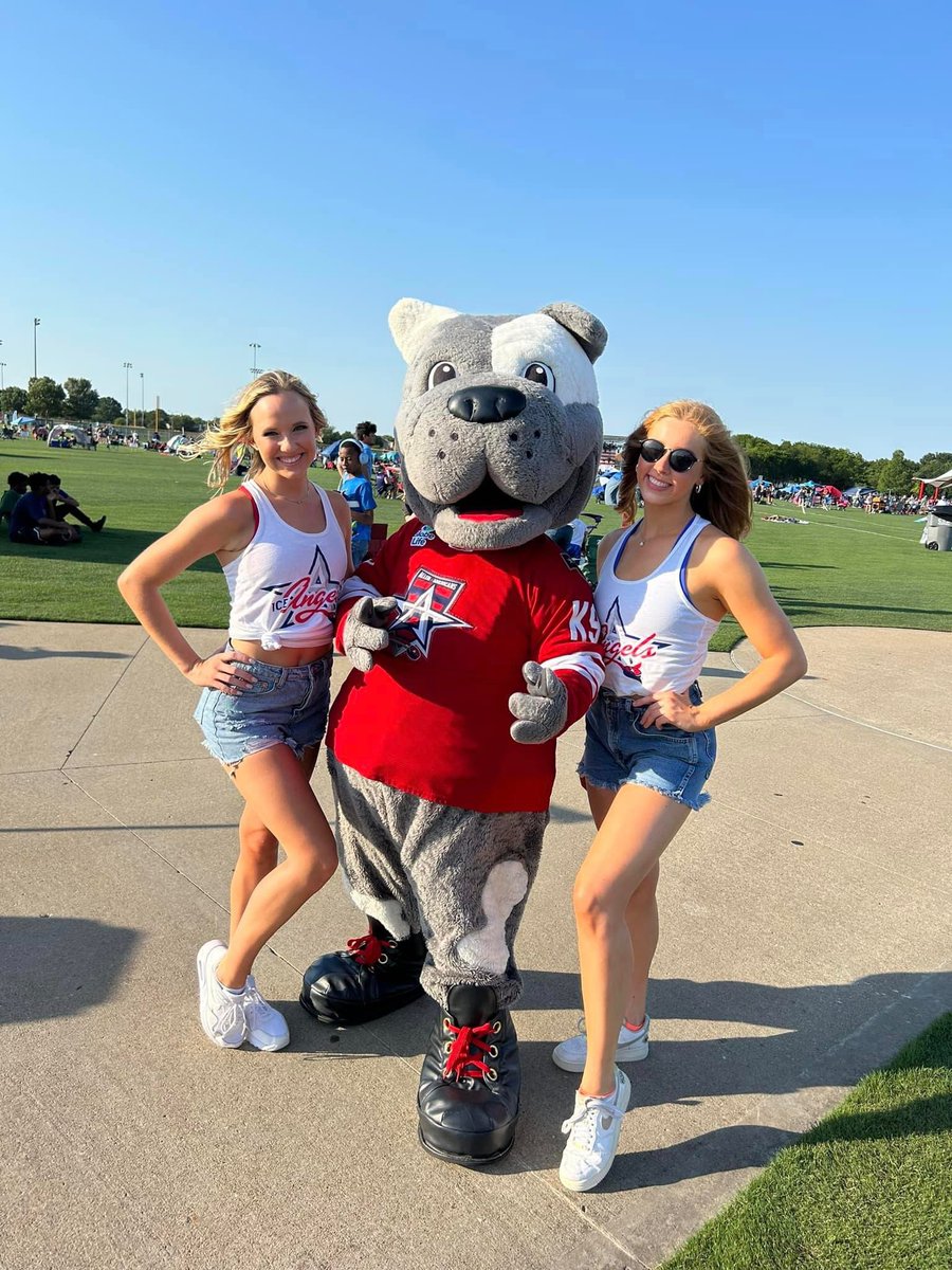 bestechlmascot's tweet image. Just having fun in the sun!  #allenusacelebration #celebrationpark #fireworkshow