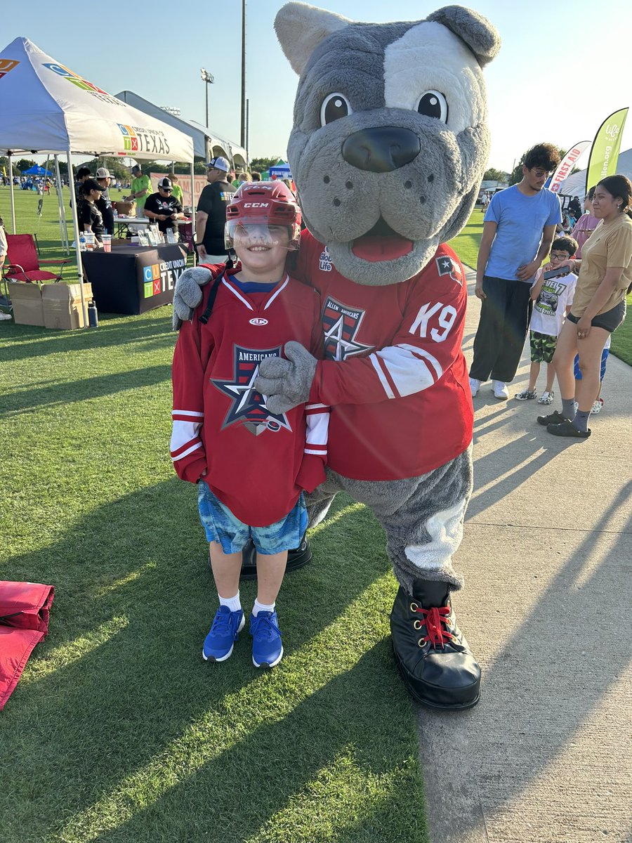 bestechlmascot's tweet image. Just having fun in the sun!  #allenusacelebration #celebrationpark #fireworkshow