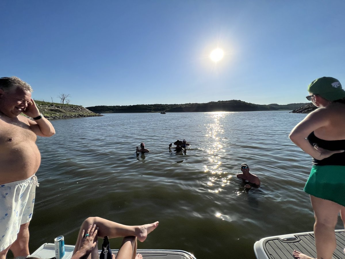 kstatevangirl's tweet photo. Lake life!!! #Tuttlepuddle @AngieMcIlvaine @powercatmac @JeffNoff357 @JamesProckish https://t.co/POm6QA6Teo