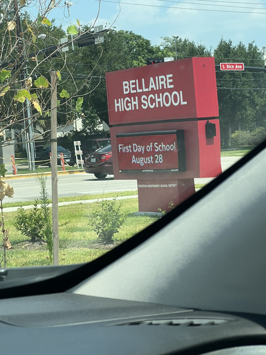 Thanks Bellaire HS for hosting this event…beautiful facility…great parking…what more could you ask for other than great facilitators, comfortable facilities, easy maneuvering through the facility #HISD_E3