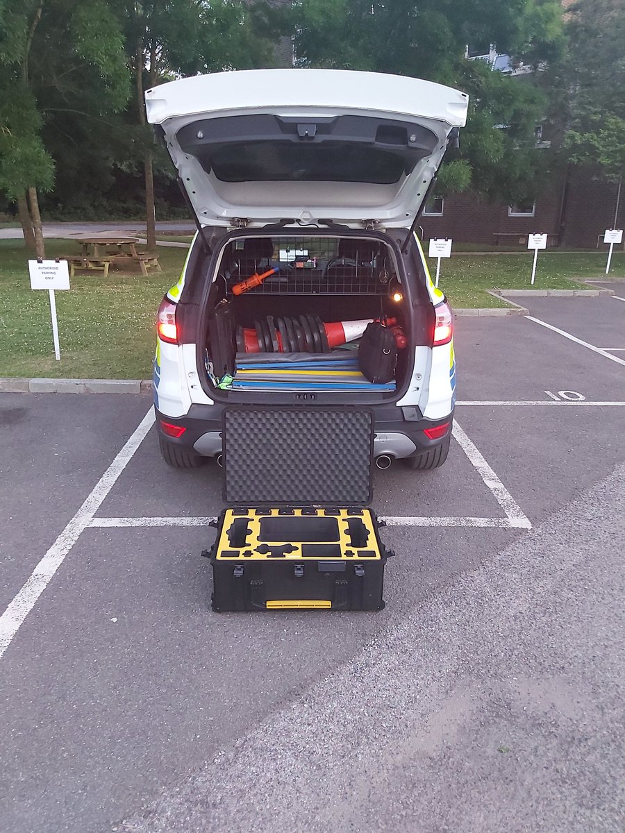 KentSpecials's tweet photo. 2 more SCs were out tonight providing county-wide #drone cover. No operational flights conducted but we did assist @kentpolicemaid and @KentHighways clear a large #flytip near #Bredhurst. CAD 24-1777 relates. #Teamwork ^FW https://t.co/gvLhHpnddE