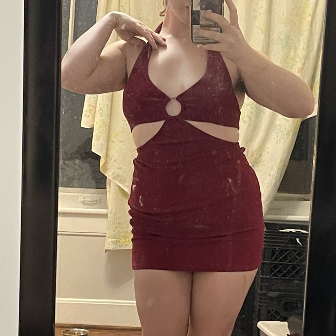 gifted a bunch of new dresses https://t.co/9X8SsZ9XNr