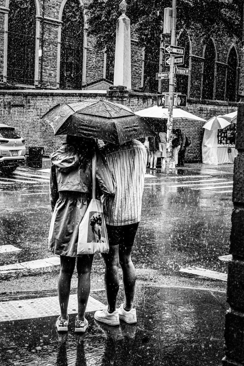 A Rainy Day in New York 

.
.

 #NYC #NY1Pic #SonyAlpha  #photo #streetphotographer #photography #NewYorkCity #photooftheday  #blackandwhitephotography #NewYork #photographylovers