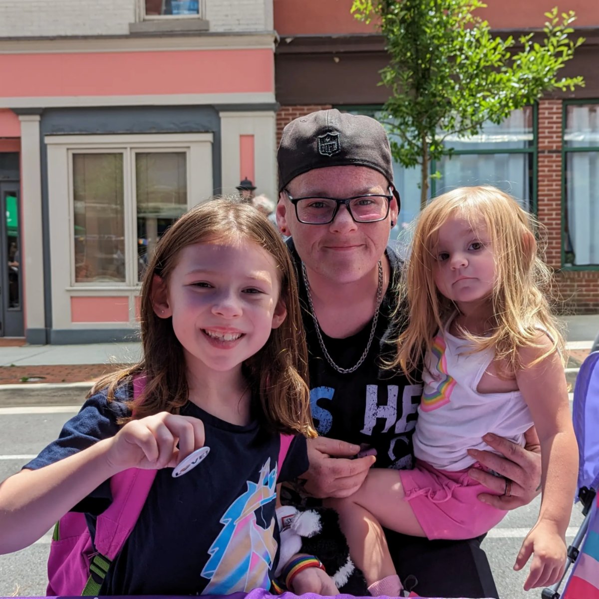 sussexfamilies's tweet photo. It was a beautiful day for Salisbury Pride. See more #SBYPride pics at https://t.co/lQqzfn4kRP #SussexPrideFamilies #SussexPrideShots https://t.co/PAy8WZb8wH