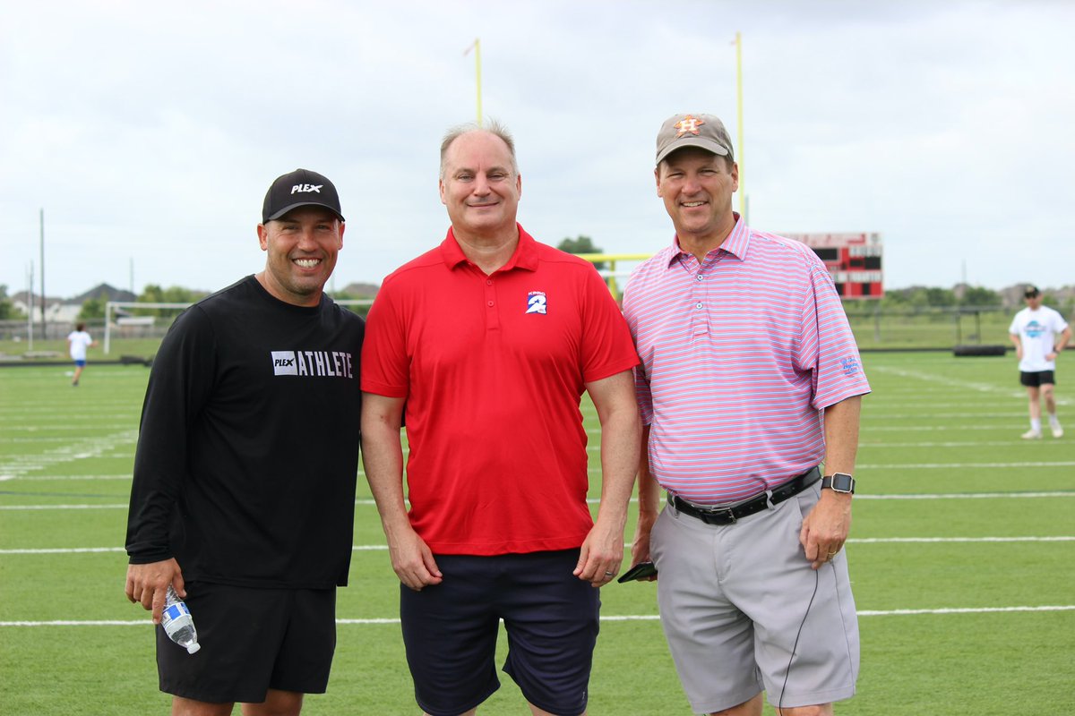 Great time at the @StevenSimsJr All-Skills Football Camp today. Huge thanks to @KPRC2RandyMc and @AaronWilson_NFL for coming out and showing some love. @PlexAthlete