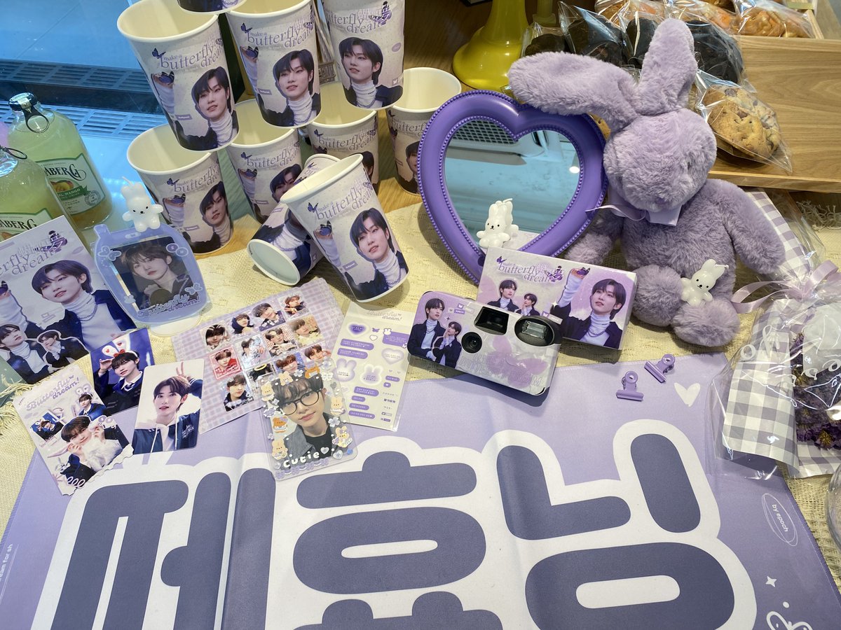 hamaho_06's tweet photo. 230624 📍카페라이킷

카페 완전 이쁘다💜
이번에도 아리 친구를 만나서 너무 좋았어용

#세현아_나비처럼_더높이_날아가자 https://t.co/ZUg58fFez0