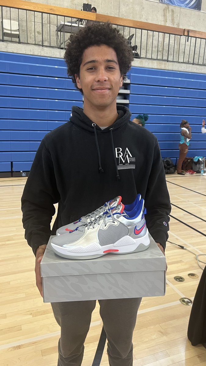 gemsinthegym's tweet image. I was overwhelmed with the response on shoes. I didn’t expect that. I will get as many out locally as possible and make sure I get some shipped. But give me a day or so. We got a few pair out today though. 
Thanks. 
#spreadlove #gemsinthegym