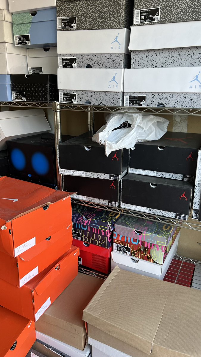 gemsinthegym's tweet image. I was overwhelmed with the response on shoes. I didn’t expect that. I will get as many out locally as possible and make sure I get some shipped. But give me a day or so. We got a few pair out today though. 
Thanks. 
#spreadlove #gemsinthegym