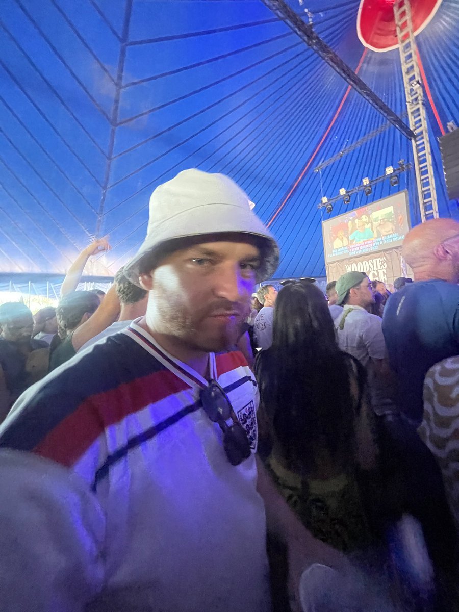 toddnewton91's tweet photo. Congrats to my friend Joe, who successfully had his first dry night last night. He can finally get rid of the nappies. Love ya mate xoxo. #woodsiesglastonbury https://t.co/AmJY0Tul5I