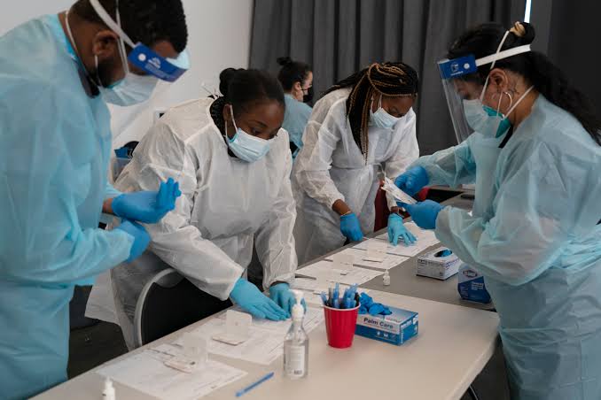 BongeLaAfya's tweet image. The Future is Evolving: The laboratory workforce remains resilient in the face of continually emerging public health threats, responding with poise, and demonstrating versatility as its role in diagnostic testing has expanded. #TheFutureIsLab 🔬🧪🥼