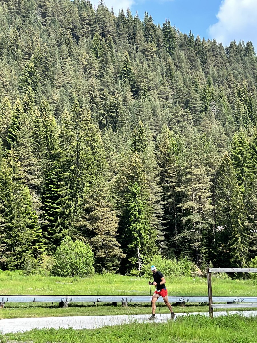 talkingthepiste's tweet photo. Race up the ski road to Vihren peak today- supermen/women! #bansko https://t.co/KuDEflTDsa