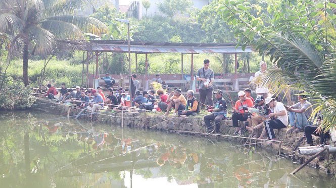 Pagi ini (Ahad, 25/6/23) PKS Mengajak ratusan warga kota Bengkulu untuk bersama mancing di sebuah kolam pemancingan milik bapak irman sawiran yang berada di tuguhiu.

Dalam kesempatan ini hadir sekretaris umum DPW PKS Provinsi Bengkulu Alamsyah, M.TPd 

#PKS