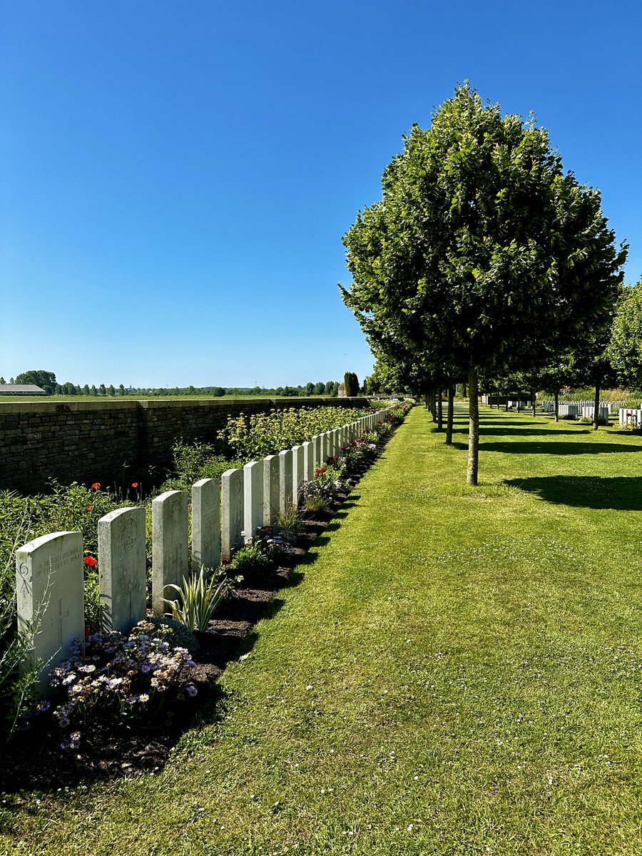 Frontline LH (@frontlinelh) on Twitter photo A hot but rewarding day on the #Ypres Salient yesterday with <a href="/ZGTours4Schools/">Zeitgeist Tours for Schools</a> including a visit to the grave of a student’s GGG Uncle, killed by mustard gas in 1917 - she was the first member of her family to visit.
Off to the #Somme today.
Photos Bedford House <a href="/CWGC/">Commonwealth War Graves</a> #WW1 #FWW A hot but rewarding day on the #Ypres Salient yesterday with <a href="/ZGTours4Schools/">Zeitgeist Tours for Schools</a> including a visit to the grave of a student’s GGG Uncle, killed by mustard gas in 1917 - she was the first member of her family to visit.
Off to the #Somme today.
Photos Bedford House <a href="/CWGC/">Commonwealth War Graves</a> #WW1 #FWW