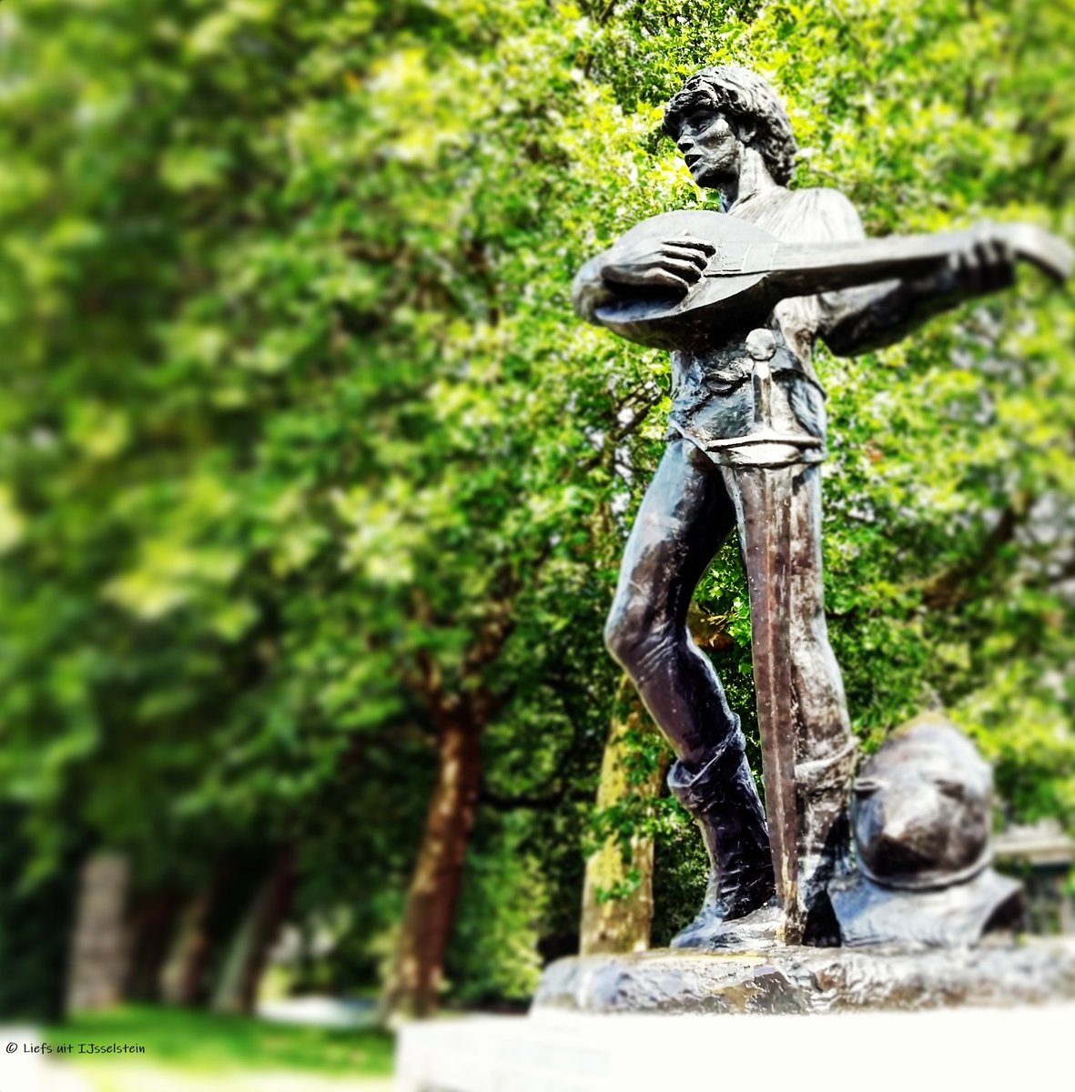 🎶 WHAT THE FULCO?
De naam Fulco is onlosmakelijk verbonden met IJsselstein. Maar hoe zit dat eigenlijk precies? 🤔
Check de podcast! 

🎧 Spotify: lnkd.in/e8TSad_G
🎧 Apple: lnkd.in/eVQv-PNs

#ditisookcultuur #ijsselstein #utrecht #fulco