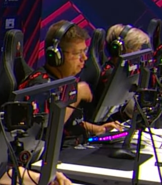 we_dont_exist's tweet photo. @TeamRazer @mousesports @FROZENNcs #RazerSpotAPro faze karrigan using the deathadder v3 pro @ blast premier spring https://t.co/iKpW6gS05i