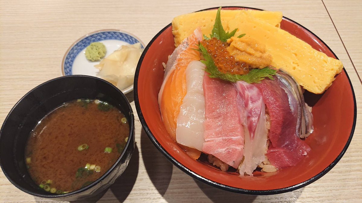 三田市　羽田市場🍣

海鮮丼＆サーモンづくし🍣

酢飯が独特なお味でした。

ごちそうさまでした🙏