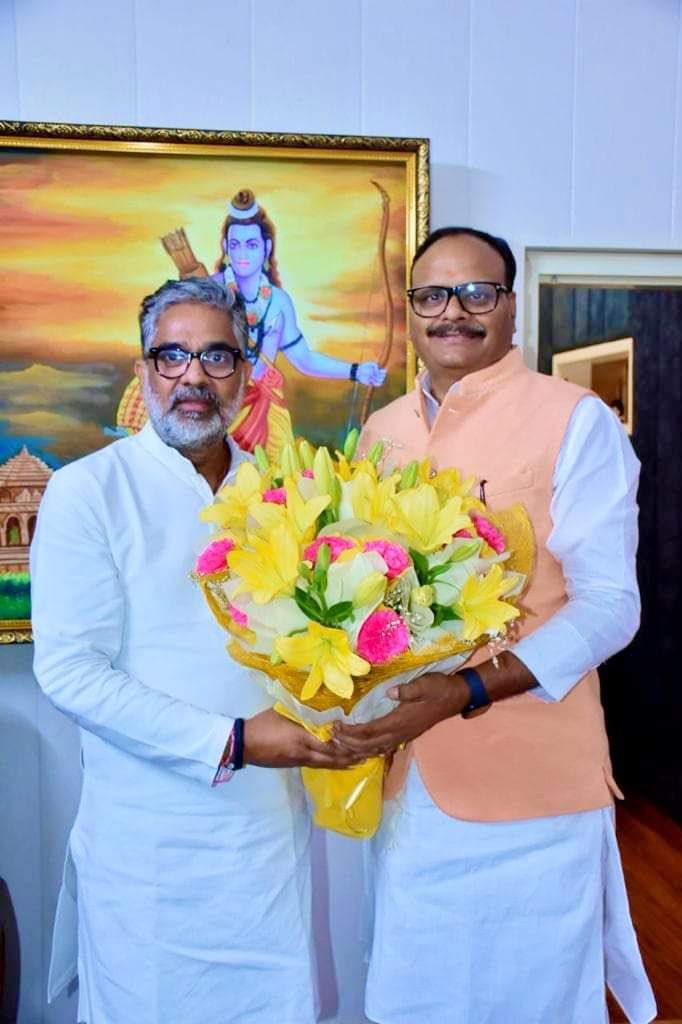 MPNeerajShekhar's tweet image. सरल-सहज व कर्मठ व्यक्तित्व के धनी, ऊर्जावान नेता, कुशल वक्‍ता एवं उत्तर प्रदेश सरकार के उप-मुख्‍यमंत्री श्री @brajeshpathakup जी, आपको जन्मदिन की हार्दिक बधाई एवं शुभकामनाएं।  

भृगु बाबा से प्रार्थना है कि आप दीर्घायु हों और सदैव स्वस्थ एवं प्रसन्न रहें।