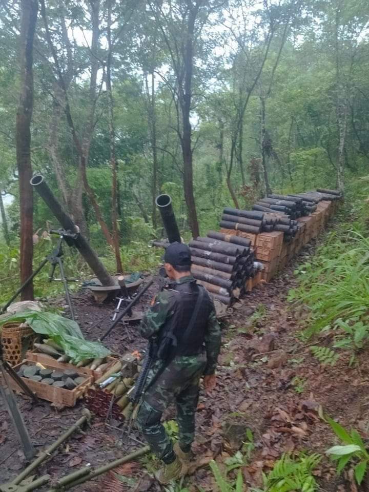MahnWinnKhaing's tweet photo. Victory looms in Karenni! The final sit-tat outpost in ''Mese'' falls, surrendering to the coalition resistance. With 18 captured and regime rats fleeing, the fascist grip weakens.The tide is really changing.
#TogetherWeRWinning
#TogetherWeWin
#MyanmarRevolution https://t.co/BD9j0XLtas