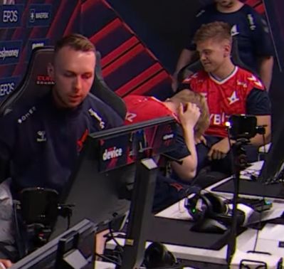 we_dont_exist's tweet photo. @TeamRazer @mousesports @FROZENNcs #RazerSpotAPro astralis gla1ve using the deathadder v3 pro @ blast premier spring https://t.co/GitDDra0nx