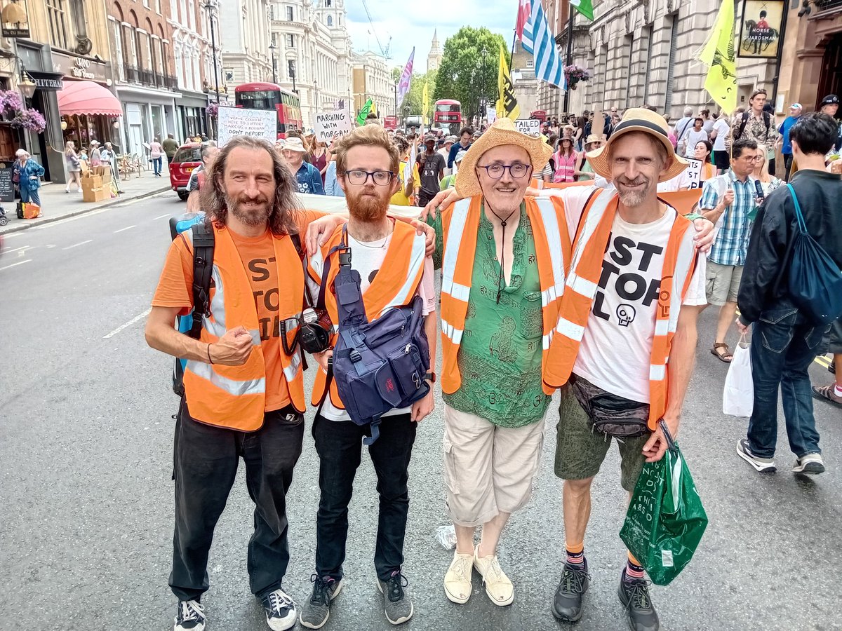 #SocialistSunday 
Please give these wonderful Just Stop Oil supporters a follow. L-R:
@NorthLad90  
@SeanIrish2022 
@LarchMaxey