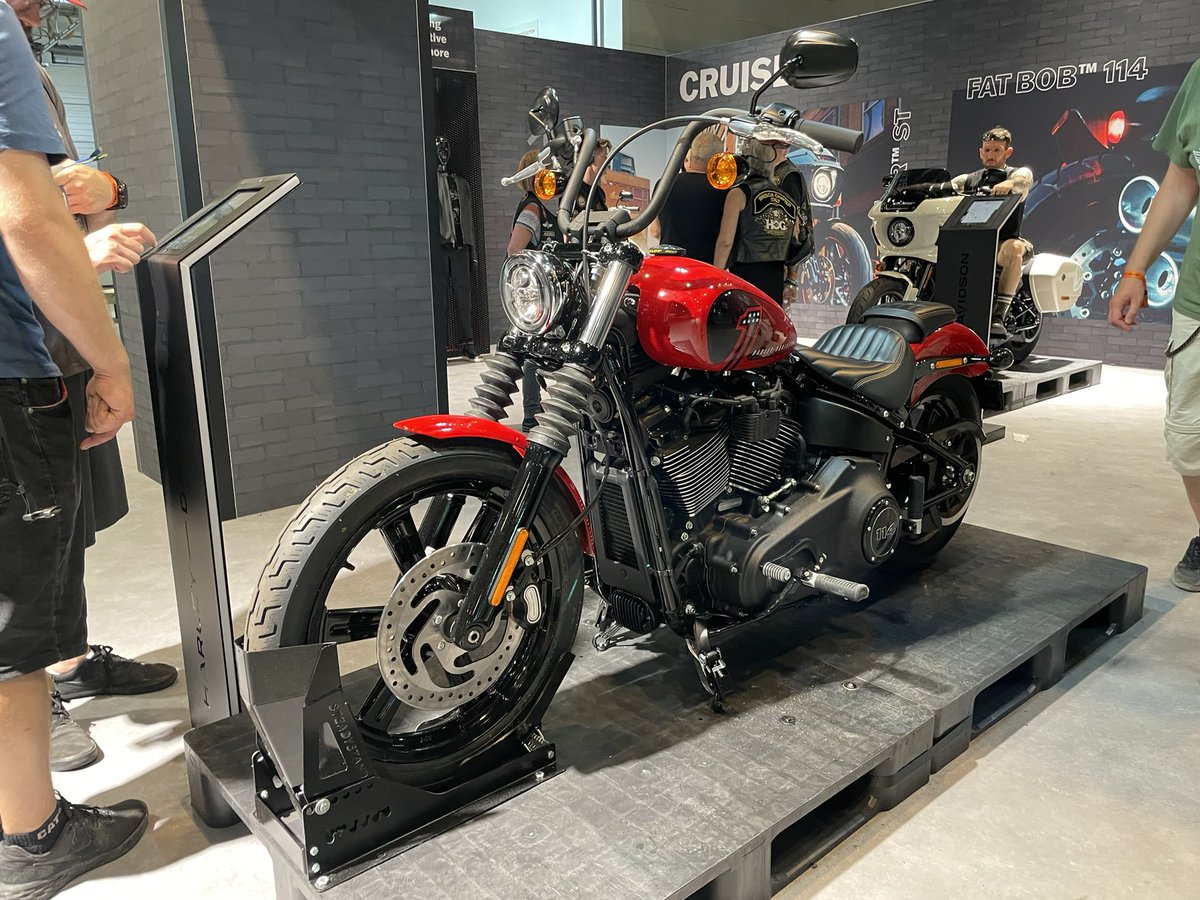 <a href="/harleydavidson/">Harley-Davidson</a> <a href="/KarenDavidsonHD/">Karen Davidson</a> 3/3 🤩 The new anniversary models? Simply mind-blowing! They embody the essence of #HarleyDavidson - timeless style, performance &amp; above all, the pursuit of freedom. Can't wait to see where the road takes us next! #HD120 #nft #NFTCommunity