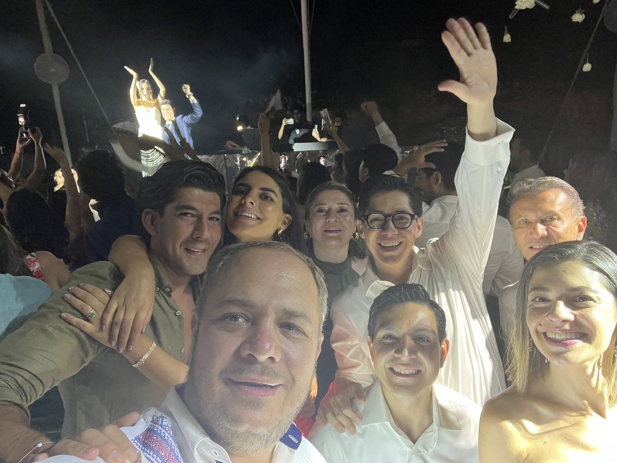 José Manuel Azpiroz (@jmazpiroz) on Twitter photo <a href="/juanmapregunta/">Juan Manuel Jiménez</a> <a href="/nurynovelo/">Nury Novelo</a> ¡Un placer acompañarlos en esta travesía Nuri <a href="/juanmapregunta/">Juan Manuel Jiménez</a>! ❤️
<a href="/betotavira/">Alberto Tavira</a> <a href="/BrandoAlcauter/">Brando Alcauter</a> <a href="/MLopezSanMartin/">Manuel Lopez San Martin</a> <a href="/BarbaraXg/">Bárbara Xacur</a> <a href="/PabloReinah/">Pablo Reinah 🕊️</a> <a href="/ErikaAponte/">Erika Aponte Bedwell</a> <a href="/juanmapregunta/">Juan Manuel Jiménez</a> <a href="/nurynovelo/">Nury Novelo</a> ¡Un placer acompañarlos en esta travesía Nuri <a href="/juanmapregunta/">Juan Manuel Jiménez</a>! ❤️
<a href="/betotavira/">Alberto Tavira</a> <a href="/BrandoAlcauter/">Brando Alcauter</a> <a href="/MLopezSanMartin/">Manuel Lopez San Martin</a> <a href="/BarbaraXg/">Bárbara Xacur</a> <a href="/PabloReinah/">Pablo Reinah 🕊️</a> <a href="/ErikaAponte/">Erika Aponte Bedwell</a>