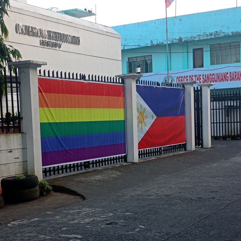 iamonyourphone's tweet photo. The disrespect!!! Your gay flag isn't on the same level as the Philippine flag. Your freedom should end where respect should begin. We are not the degenerate USA. Our society is in a normal domain. Also, please keep your gayness away from the institutions using our taxes. https://t.co/KmU0tZIuOL