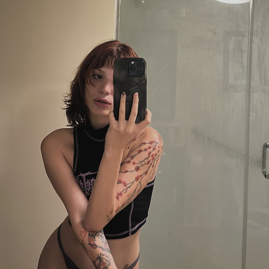XoxoRoze's tweet photo. Nunca serás SUFICIENTE para quien solo valora lo que OFRECES y no lo que ERES.🌙 https://t.co/x1tnwdN2kM