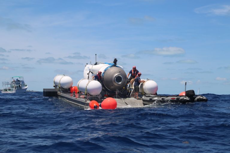 charismamicro's tweet photo. The next set of pictures are the 1. Alvin being deployed from the ship and 2. Titan starting a descent.  BIG DIFFERENCE https://t.co/LokN7I4pSm