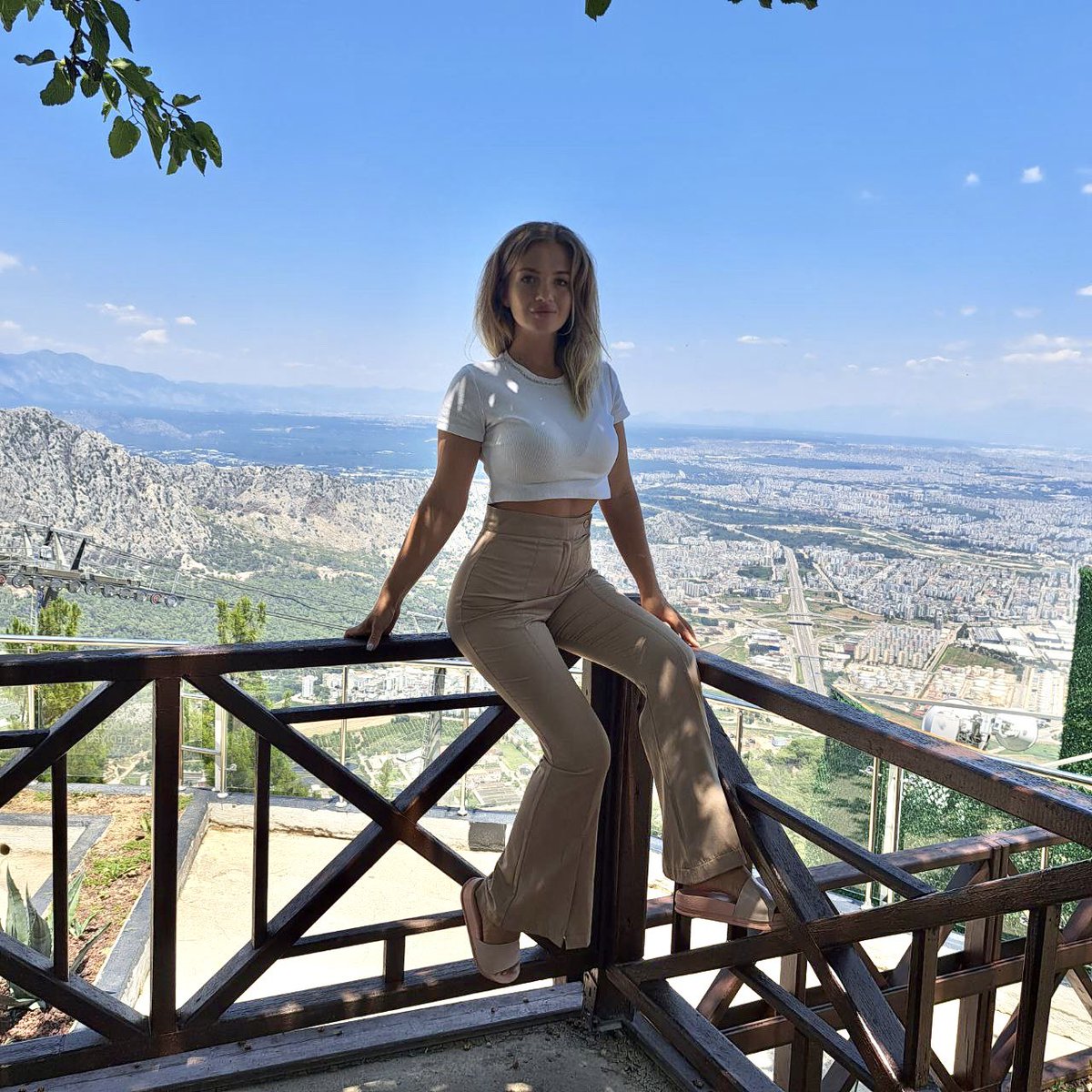 Beautiful Antalya from a height of 600 m. 

#antalyaturkey #antalya #mountains #mountain #turkey #turkey🇹🇷 #turkeytravel #landscape #landscapes  #travel #girl