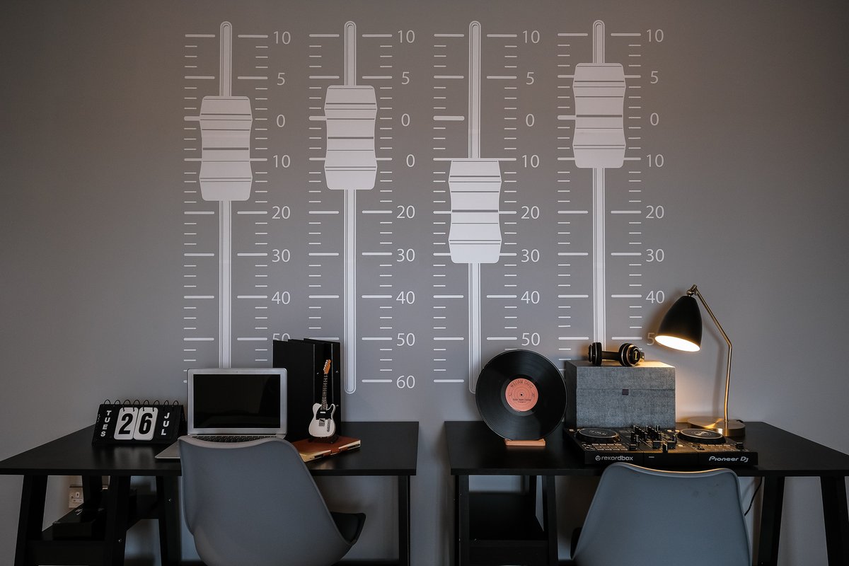 edwardthomasint's tweet image. Earlier this week it was World Music Day, a global celebration of live music in all its different styles and forms. This originated in France in 1892! #worldmusicday #livemusic #showhomestyling  #newhomes #edwardthomasinteriors #interiordesign #interiorstyling #property