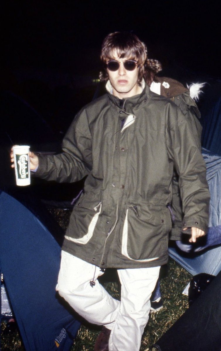 liam gallagher at glastonbury 1995