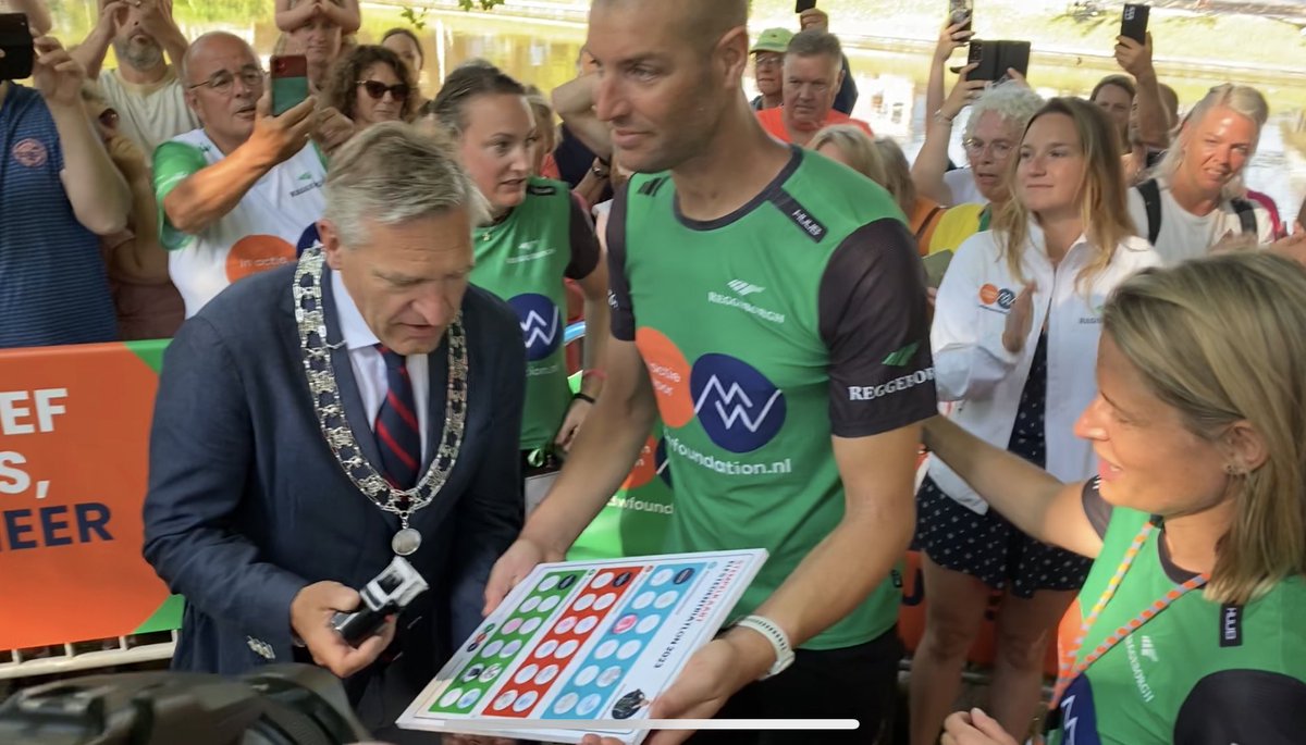 Bert Kranenbarg (@bertkranenbarg) on Twitter photo En in Leeuwarden! <a href="/mvdweijden/">Maarten vd Weijden</a> <a href="/mvdwfoundation/">MvdW Foundation</a> <a href="/KroNcrv/">KRO-NCRV</a> <a href="/NPORadio5/">NPO Radio 5</a> Zo geweldig gedaan! Nieuwe tussenstand: 3,7 miljoen euro. elfstedentriatlon.nl En in Leeuwarden! <a href="/mvdweijden/">Maarten vd Weijden</a> <a href="/mvdwfoundation/">MvdW Foundation</a> <a href="/KroNcrv/">KRO-NCRV</a> <a href="/NPORadio5/">NPO Radio 5</a> Zo geweldig gedaan! Nieuwe tussenstand: 3,7 miljoen euro. elfstedentriatlon.nl